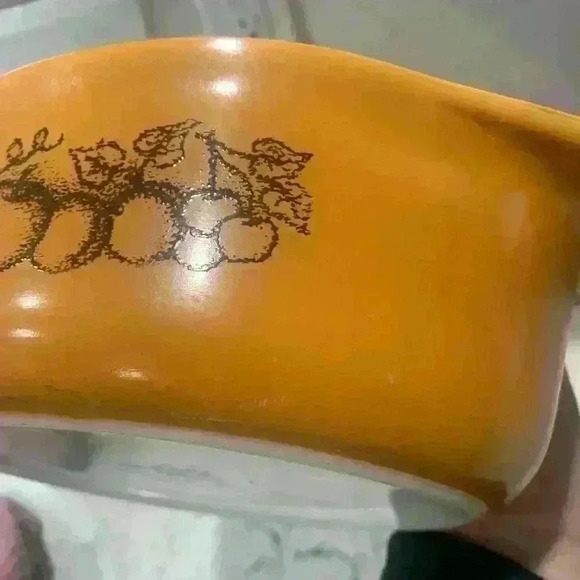 Pyrex Vintage serving bowl with Lid - Picture 8 of 11